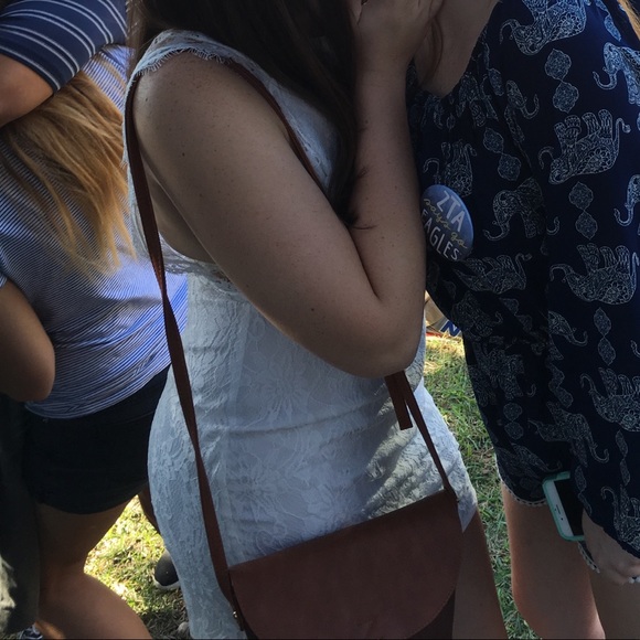 White lace dress with back cut out. - Picture 3 of 4